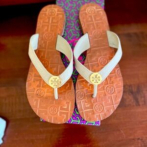 TORY BURCH Napa Leather Flip Flop Taupe/Spark Gold